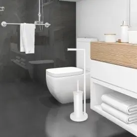 Fritstående toiletrulleholder med toiletbørste og toiletbørsteholder - 
